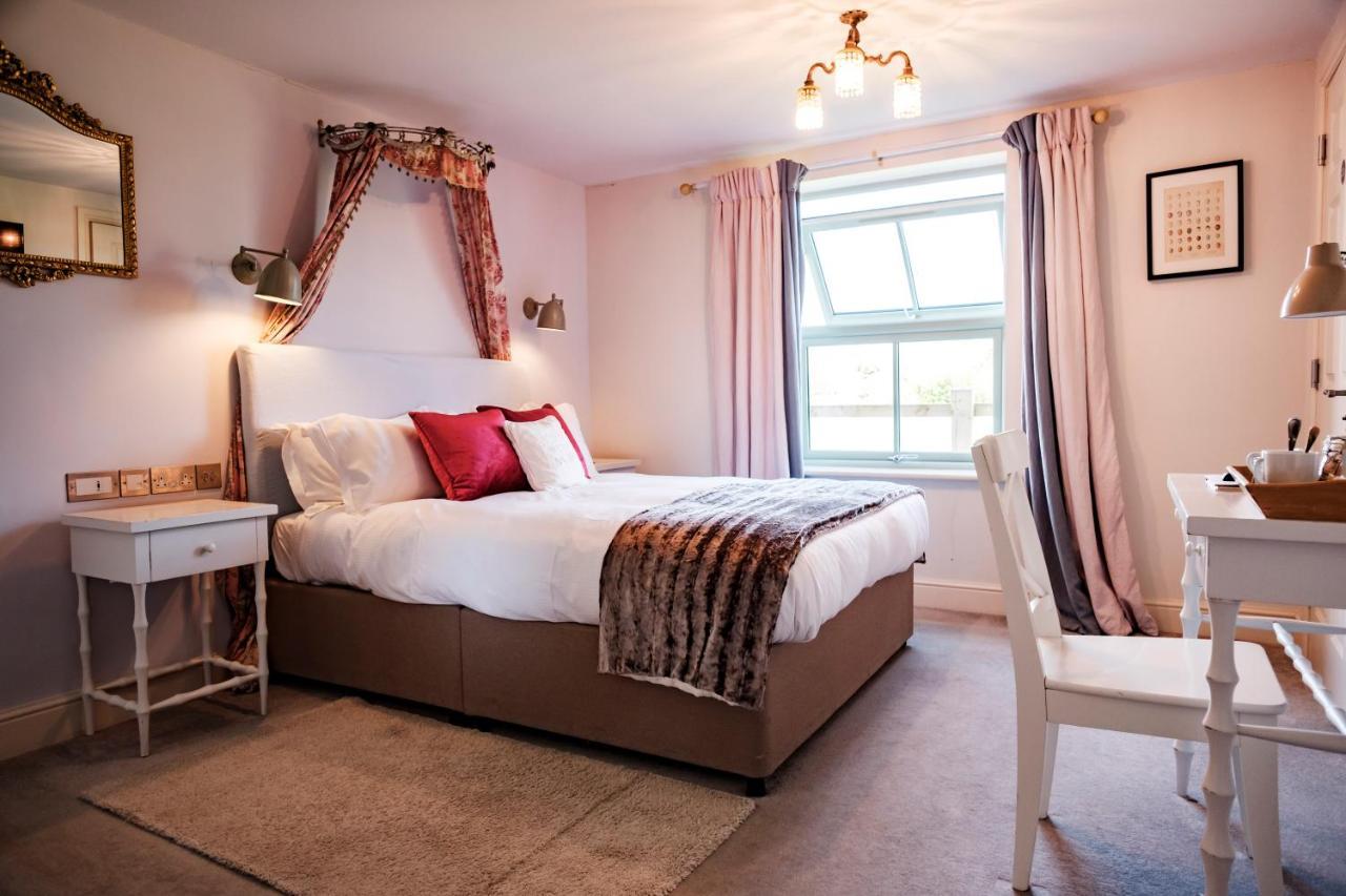 The Bower Inn Bridgwater Exterior photo A bedroom at The Old Vicarage Hotel