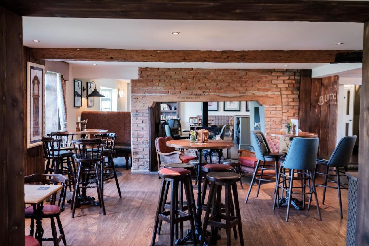 The Bower Inn Bridgwater Exterior photo The interior of the pub